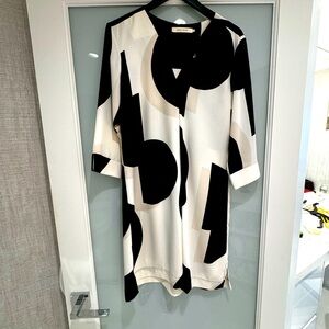 Adele Mark shift dress in black and white